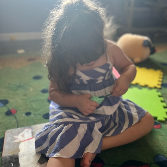 Old Navy Striped Dress in 5t - Picture 2 of 4